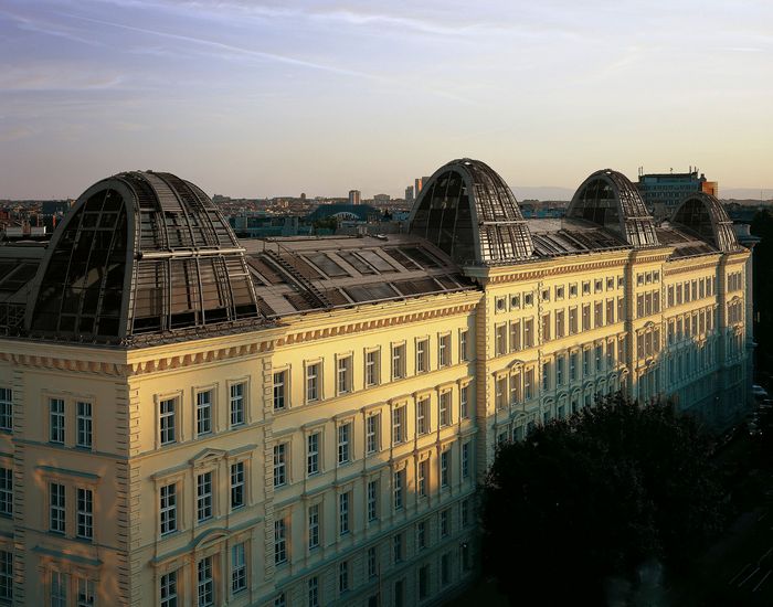 Hanuschhof Goethegasse Vienna