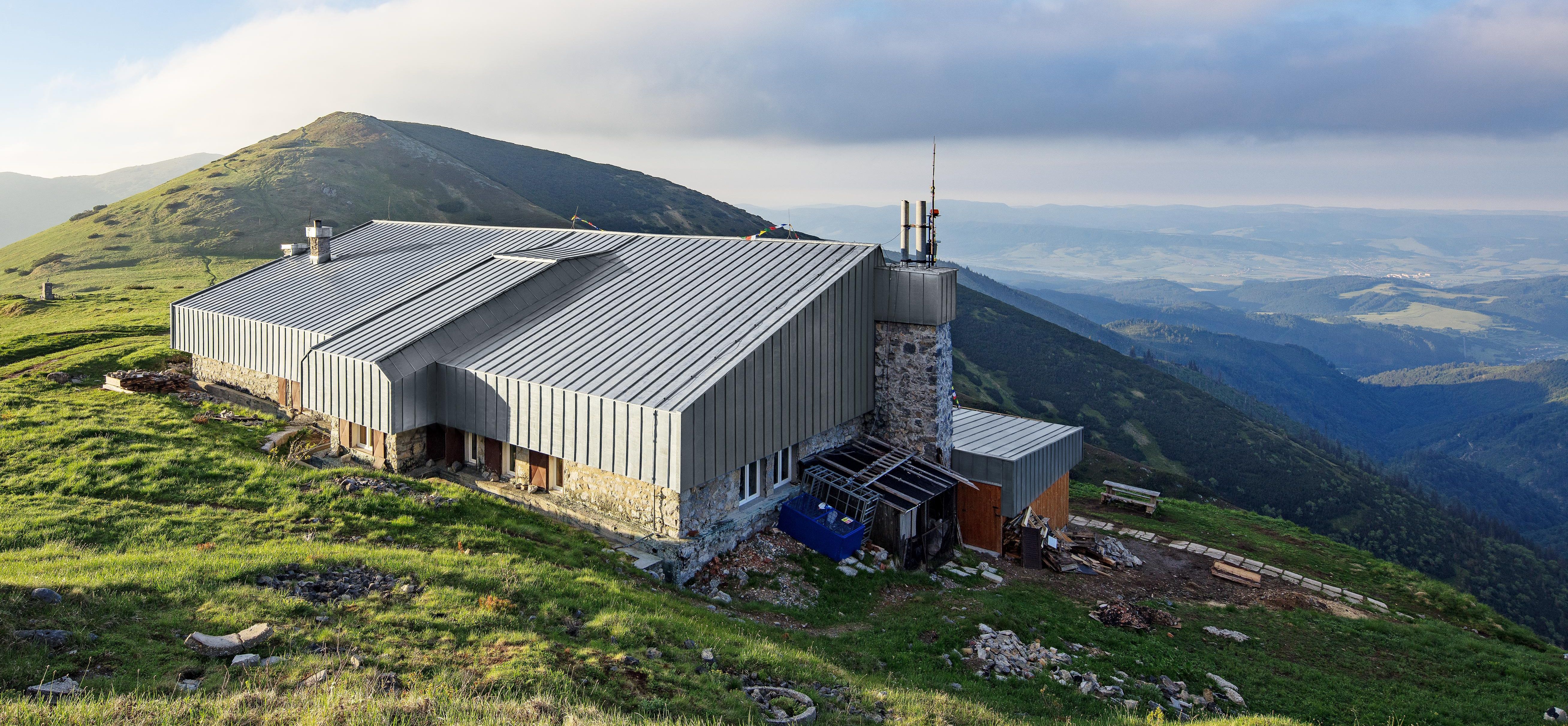 Alpine Hut, Berghütte in der Slowakischen Republik Doppelstehfalz blaugrau RHEINZINK